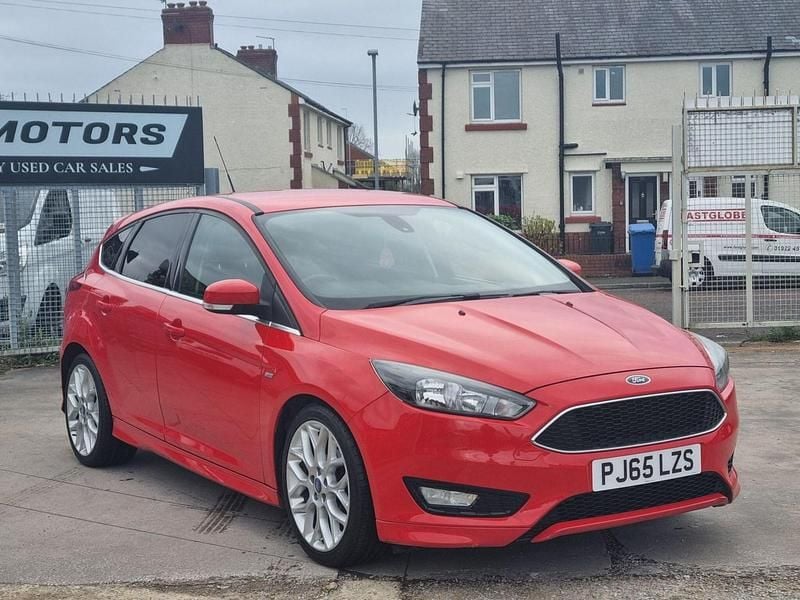 Used Ford Focus Zetec 125 HP (91 kW) 2015 Red Hatchback