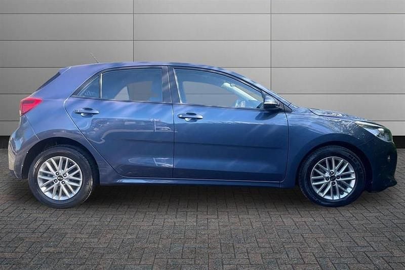 Used Kia Rio 99 HP (72 kW) 2019 Blue Hatchback