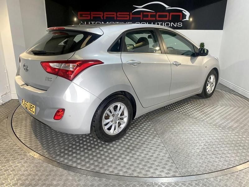 Used Hyundai i30 SE 110 HP (80 kW) 2015 Silver Hatchback