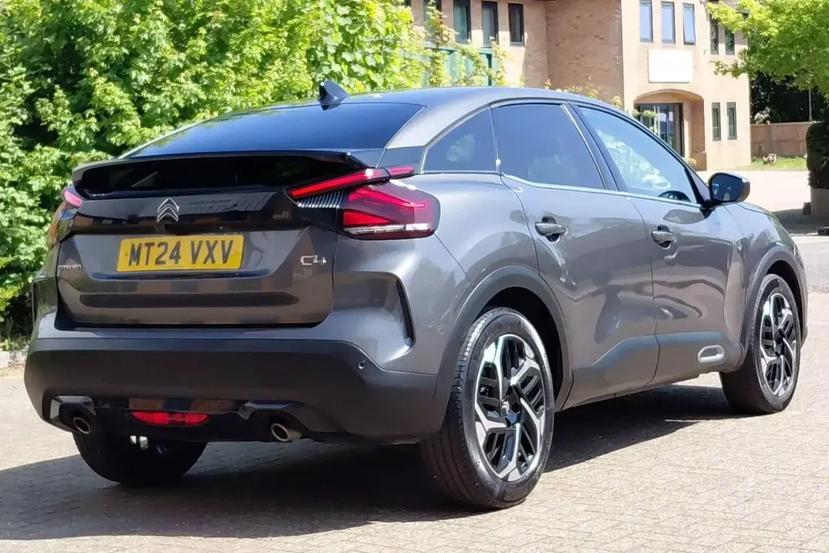 Begagnad Citroën C4 PureTech 128 HK (94 kW) 2024 Grå SUV