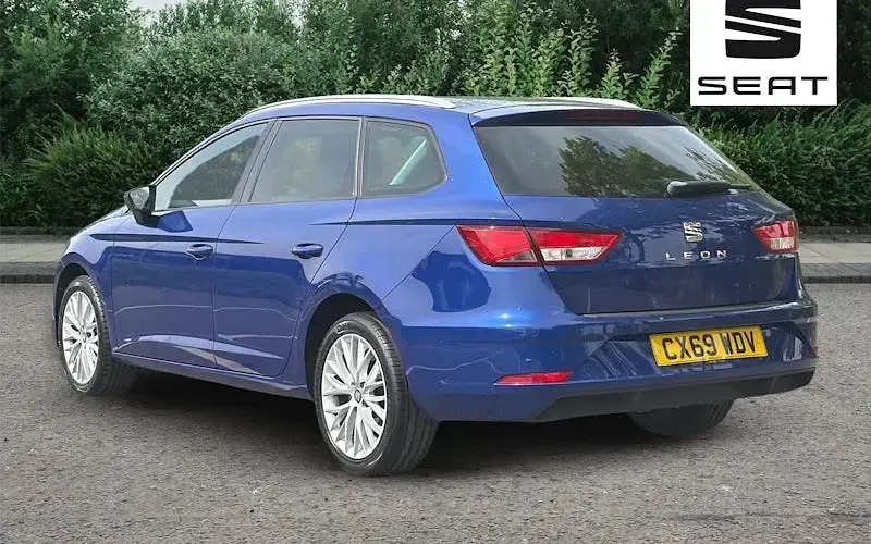 Used Seat Leon SE Dynamic 131 HP (96 kW) 2019 Blue Estate
