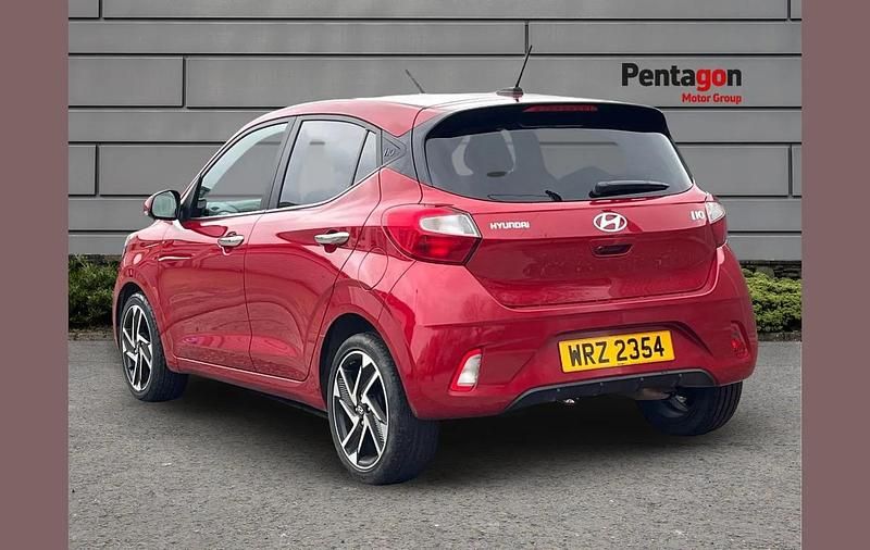 Używany Hyundai i10 Premium 77 KM (56 kW) 2024 Czerwony Hatchback