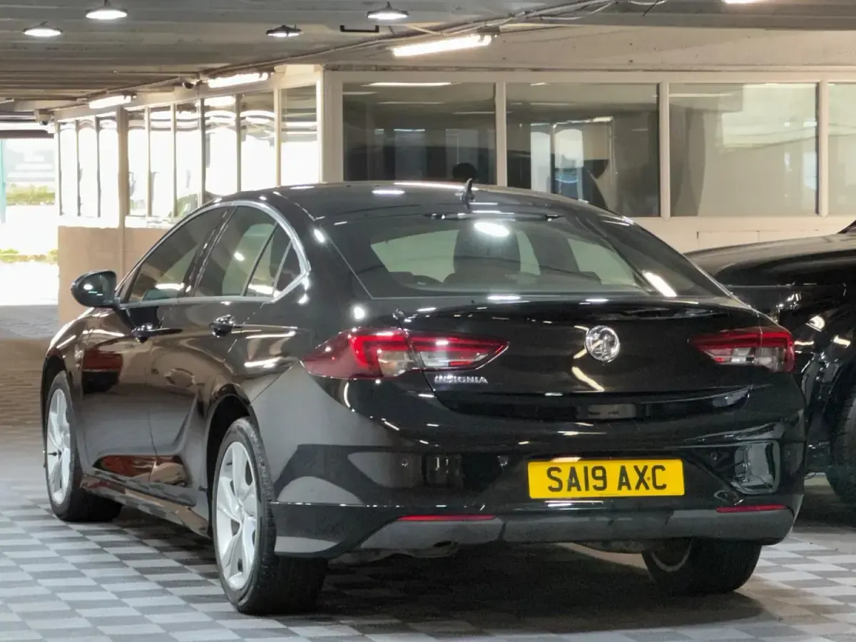 Used Vauxhall Insignia SRi 170 HP (125 kW) 2019 Black Hatchback