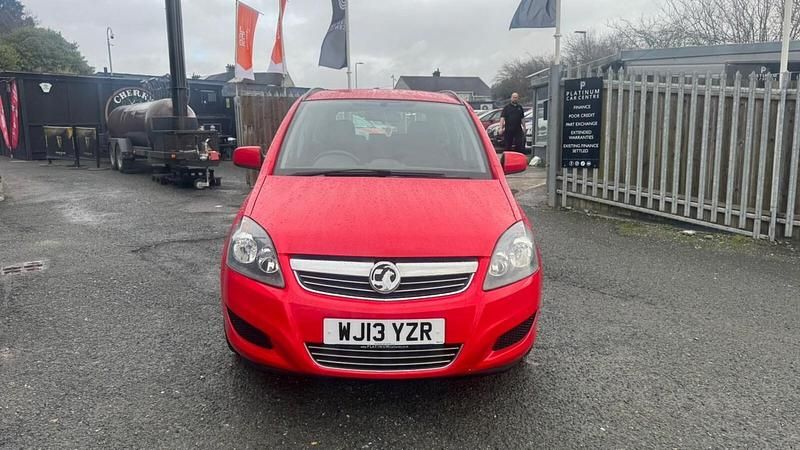 Used Vauxhall Zafira 115 HP (84 kW) 2013 Red MPV