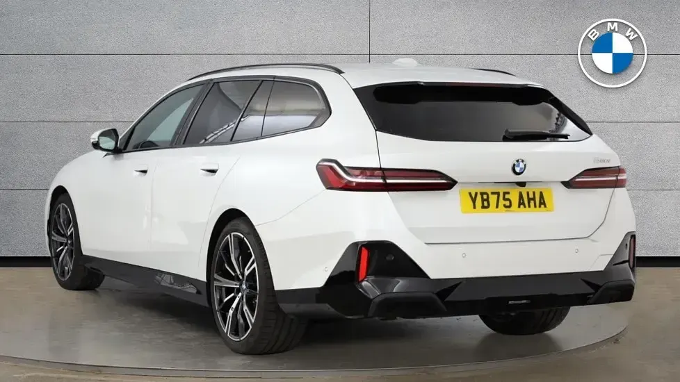Used BMW 520 M Sport 205 HP (150 kW) 2025 White Estate