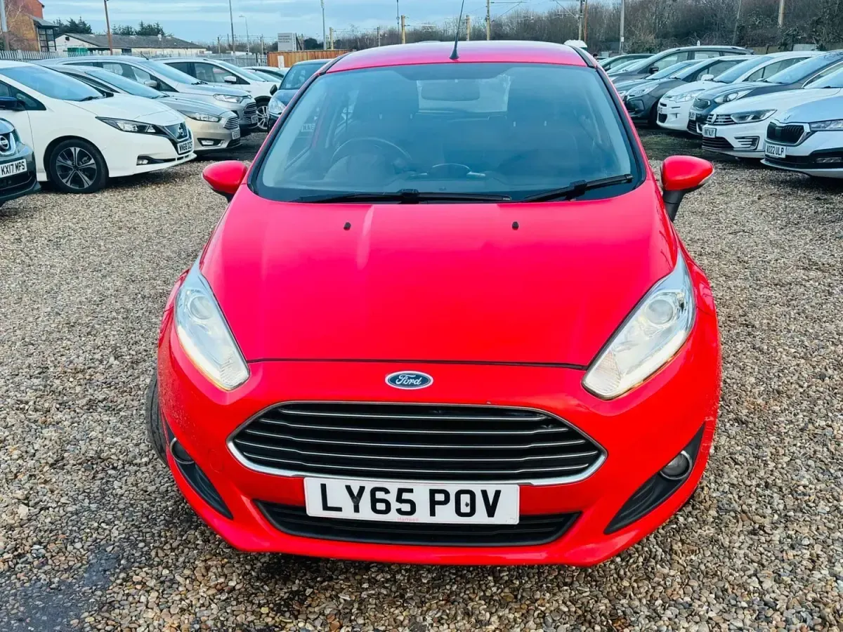 Begagnad Ford Fiesta Zetec 2016 Röd Halvkombi