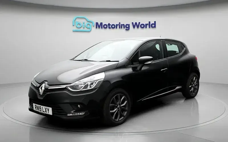 Używany Renault Clio IV Play 76 KM (55 kW) 2019 Czarny Hatchback