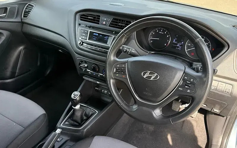 Used Hyundai i20 SE 84 HP (61 kW) 2016 Blue Hatchback