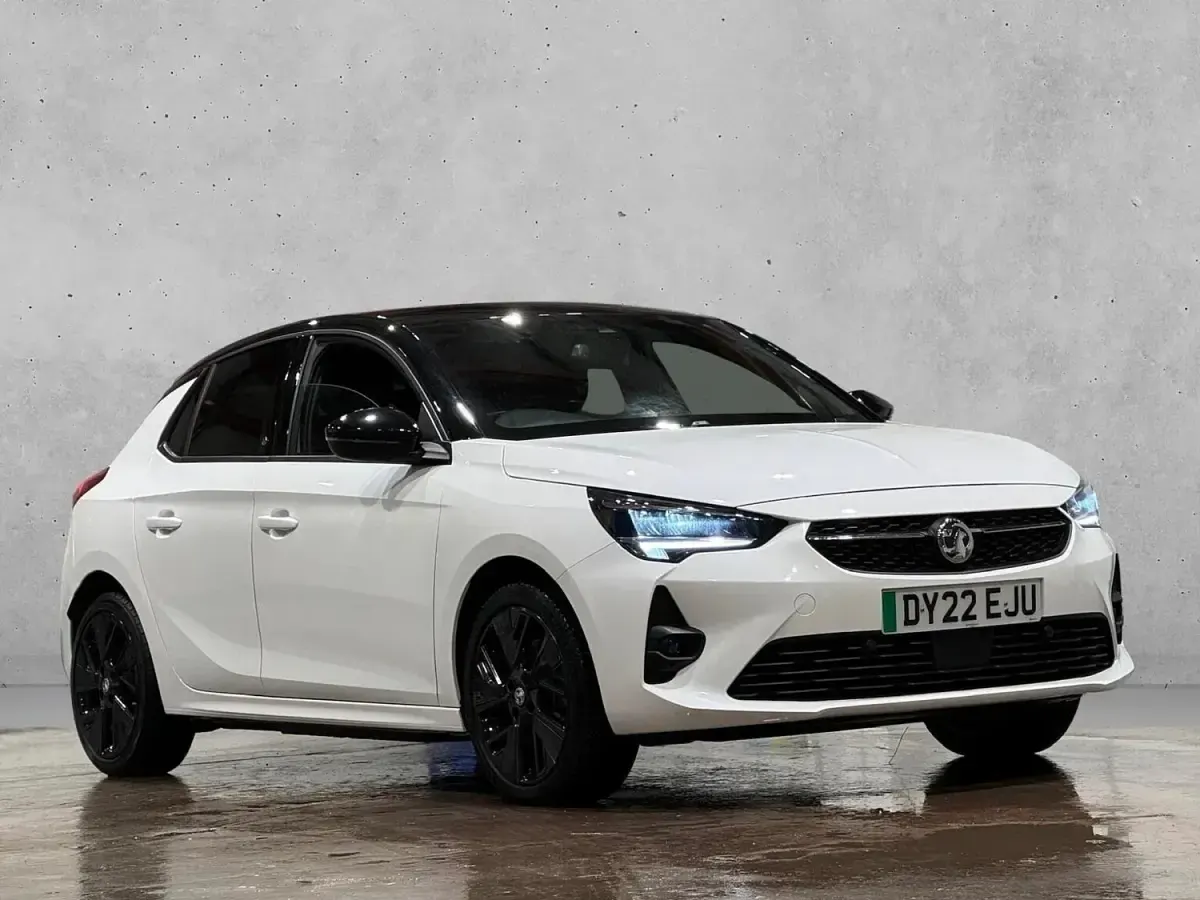 Begagnad Vauxhall Corsa-e SRi 100 kW (136 HK) 2021 Vit Halvkombi