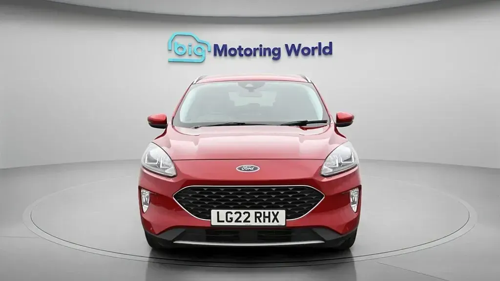 Usado Ford Kuga Zetec 120 CV (88 kW) 2022 Rojo SUV