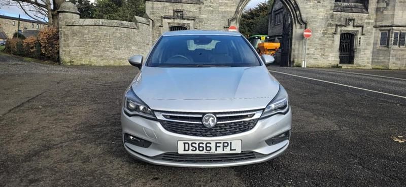Used Vauxhall Astra SRi 136 HP (100 kW) 2016 Silver Hatchback
