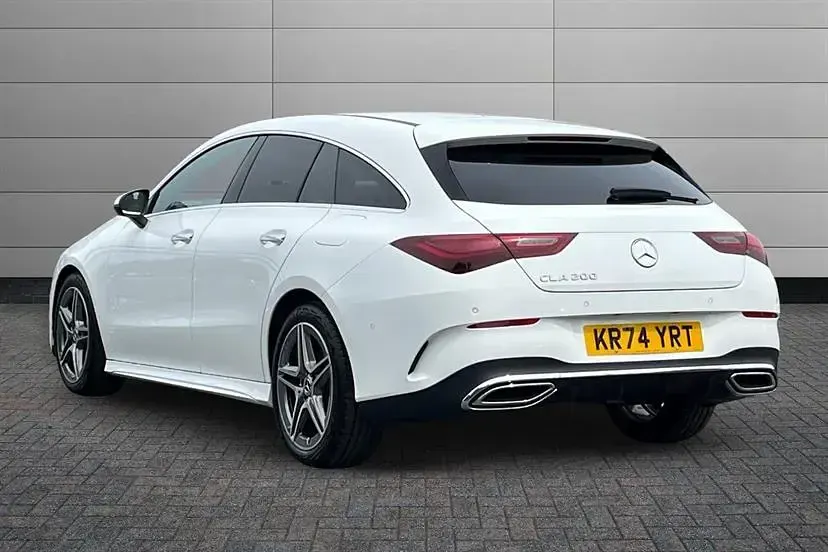 Used Mercedes CLA200 Executive 163 HP (119 kW) 2024 Polar white Estate