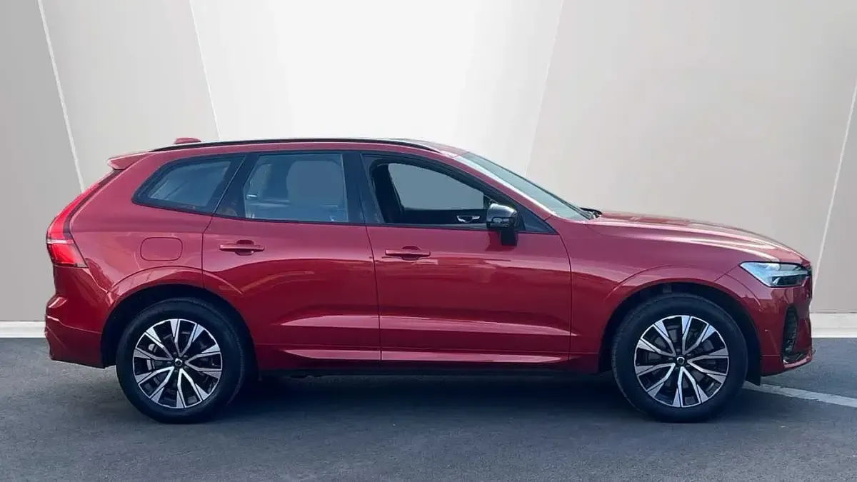 Used Volvo XC60 Plus 194 HP (142 kW) 2022 Red SUV