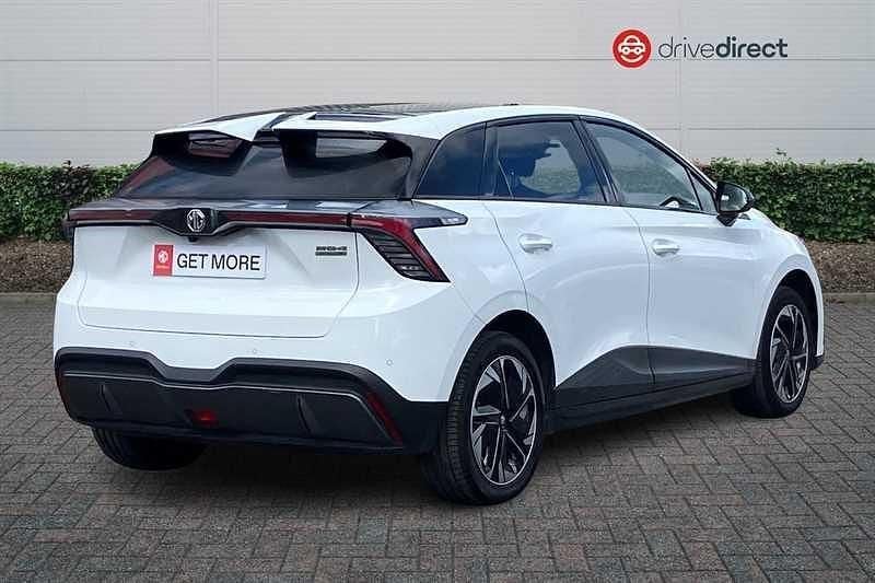 Used MG MG4 EV Trophy 2023 White Hatchback