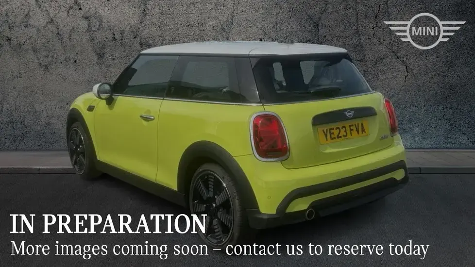 Begagnad Mini Cooper Exclusive 134 HK (98 kW) 2023 Gul Halvkombi