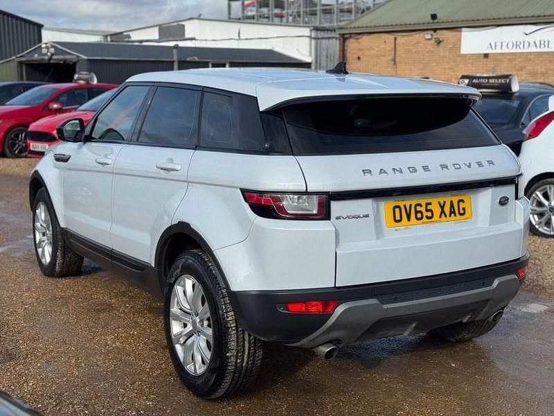 Used Land Rover Range Rover evoque SE 2015 White Estate