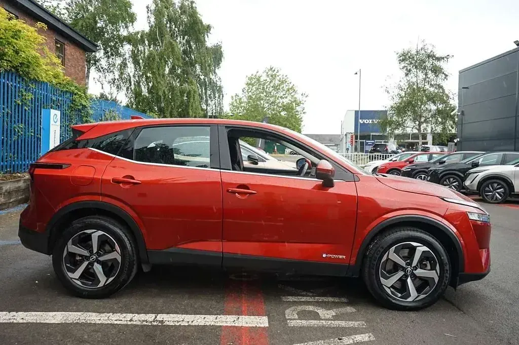 Used Nissan Qashqai Acenta Premium 190 HP (139 kW) 2022 Red SUV