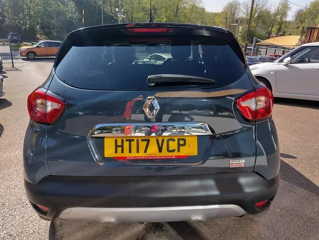 Used Renault Captur Signature 110 HP (80 kW) 2017 Blue/black SUV