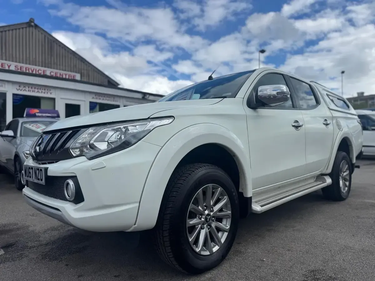 Used Mitsubishi L200 2017 White Pickup