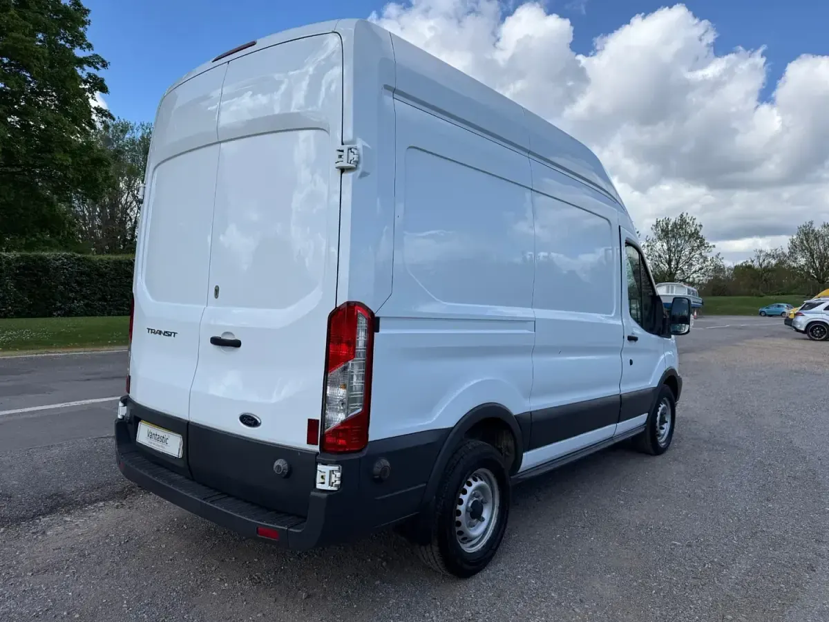 Usado Ford Transit 130 HP (95 kW) 2018 Branco Van