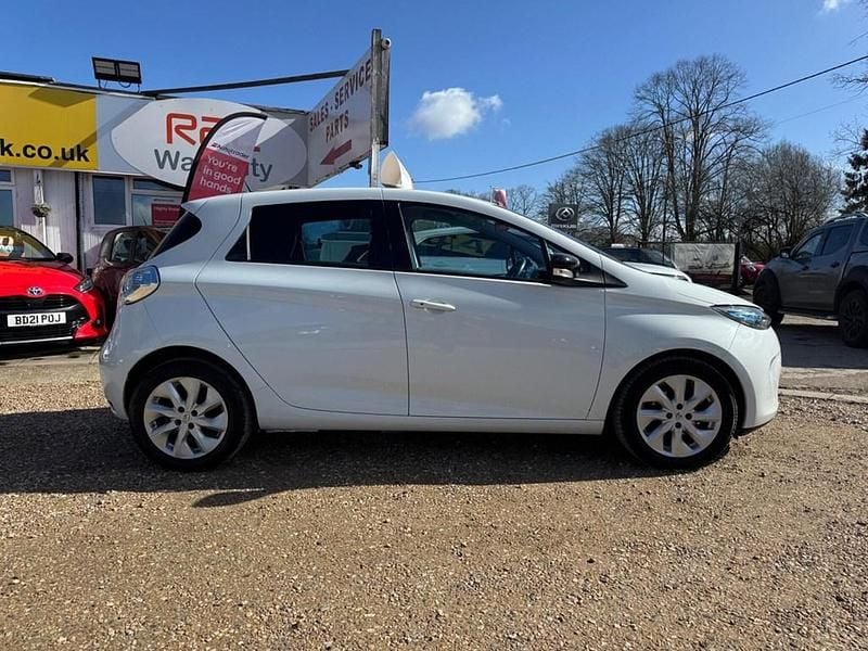 Used Renault Zoe Dynamique 25 kW (35 HP) 2014 White Hatchback