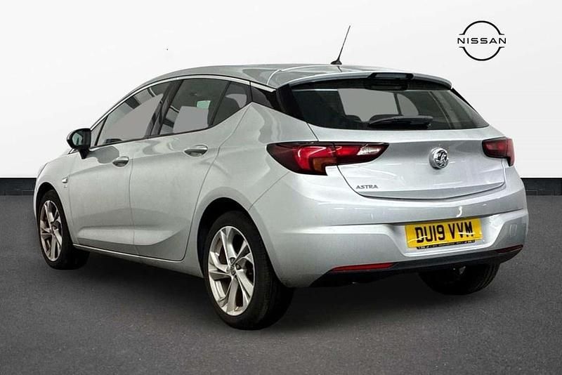 Used Vauxhall Astra SRi 147 HP (108 kW) 2019 Silver Hatchback