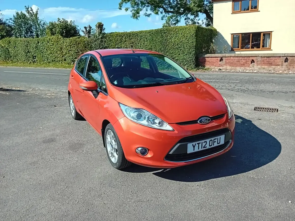 Used Ford Fiesta Zetec 96 HP (70 kW) 2012 Red Hatchback