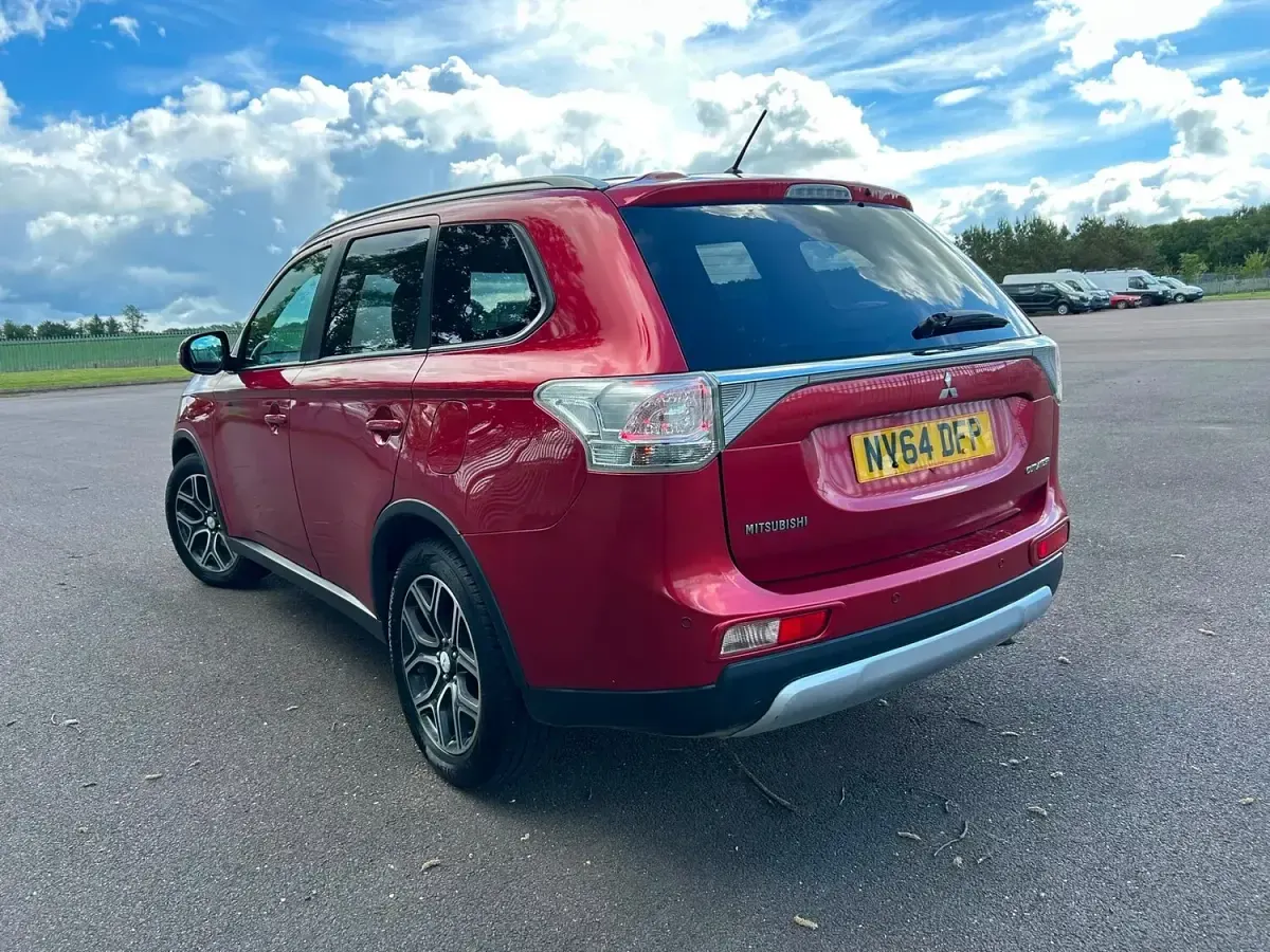 Used Mitsubishi Outlander 2014 Red SUV