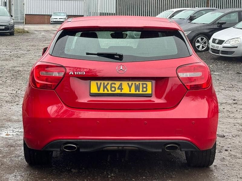 Used Mercedes A180 122 HP (89 kW) 2014 Red Hatchback
