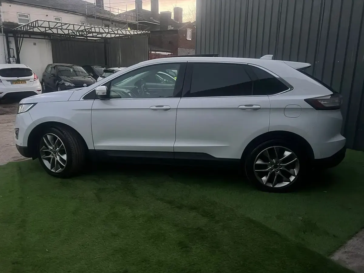 Used Ford Edge Titanium 210 HP (154 kW) 2017 White SUV