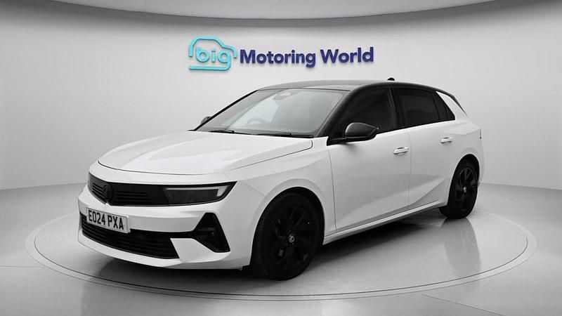 Used Vauxhall Astra S 130 HP (95 kW) 2024 White Hatchback
