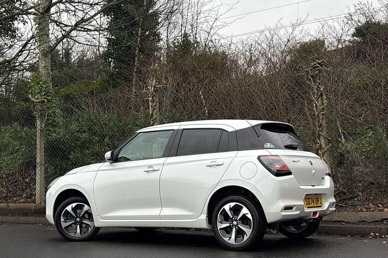 Used Suzuki Swift 2025 White Hatchback
