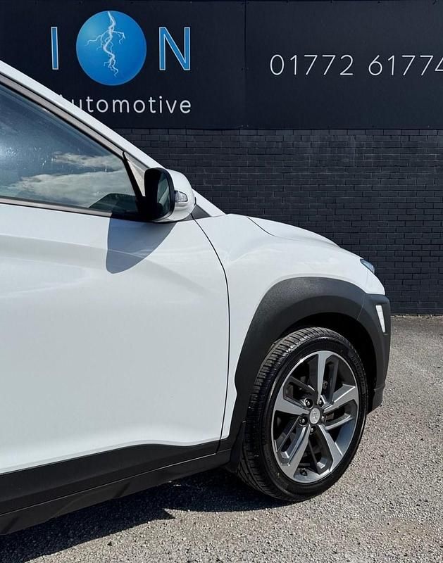 Second-hand Hyundai Kona Edition 120 CP (88 kW) 2020 Alb SUV