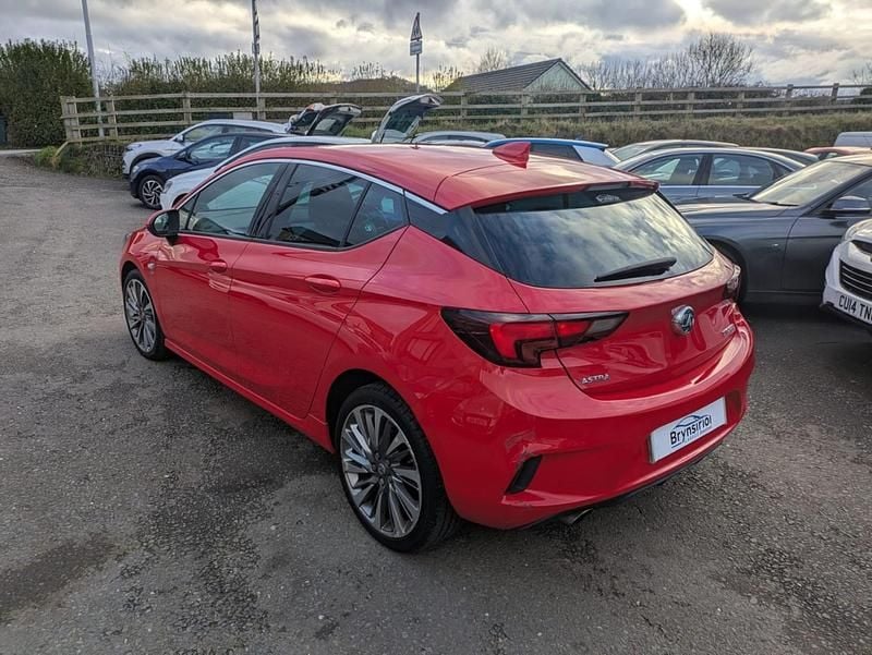 Used Vauxhall Astra Elite 160 HP (117 kW) 2017 Red Hatchback