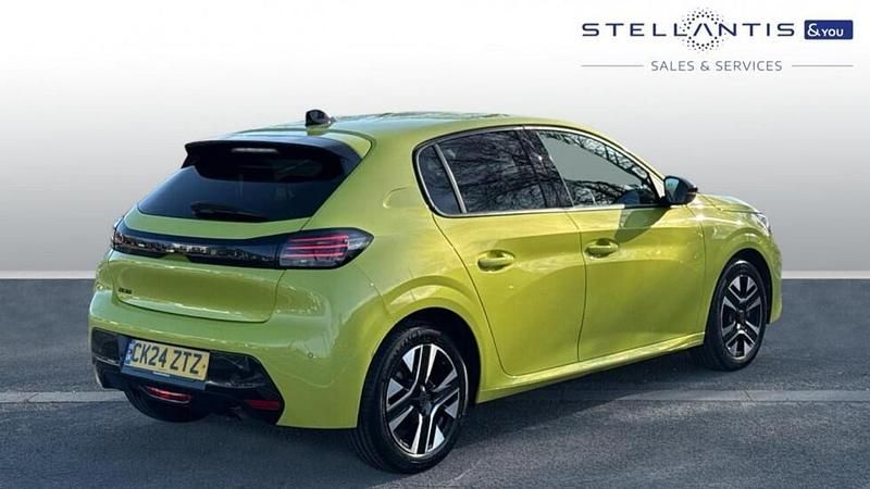Used Peugeot 208 Allure 99 HP (72 kW) 2024 Yellow Hatchback