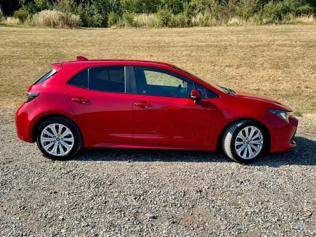 Used Toyota Corolla Design 304 HP (223 kW) 2019 Red Hatchback