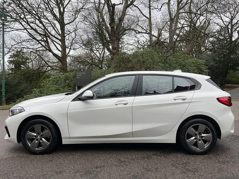 Używany BMW 118 2022 Biały Hatchback