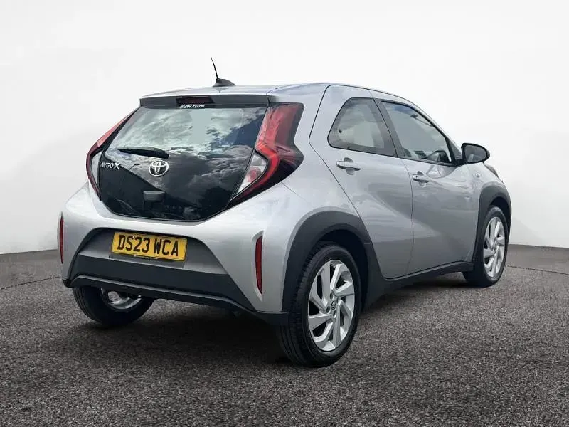 Used Toyota Aygo X PURE 72 HP (52 kW) 2023 Silver SUV