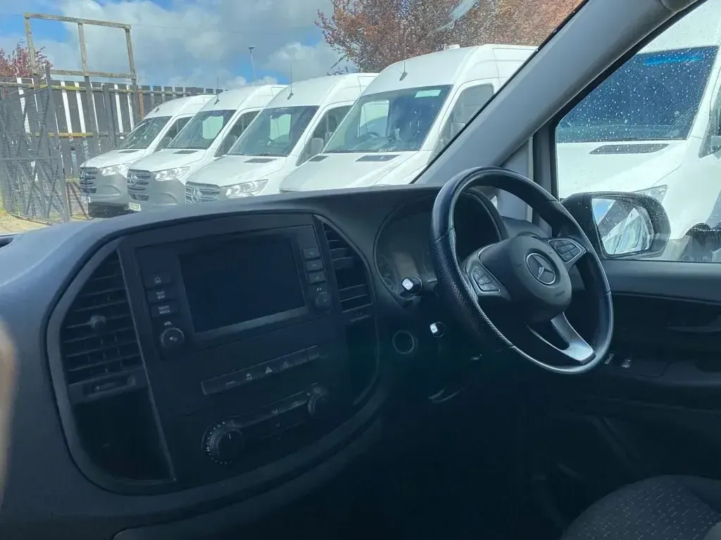 Usado Mercedes Vito Progressive 160 HP (117 kW) 2021 Branco Van