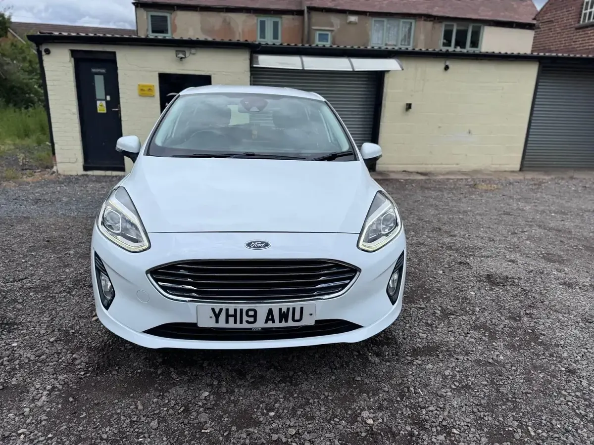 Used Ford Fiesta Zetec 100 HP (73 kW) 2019 White Hatchback