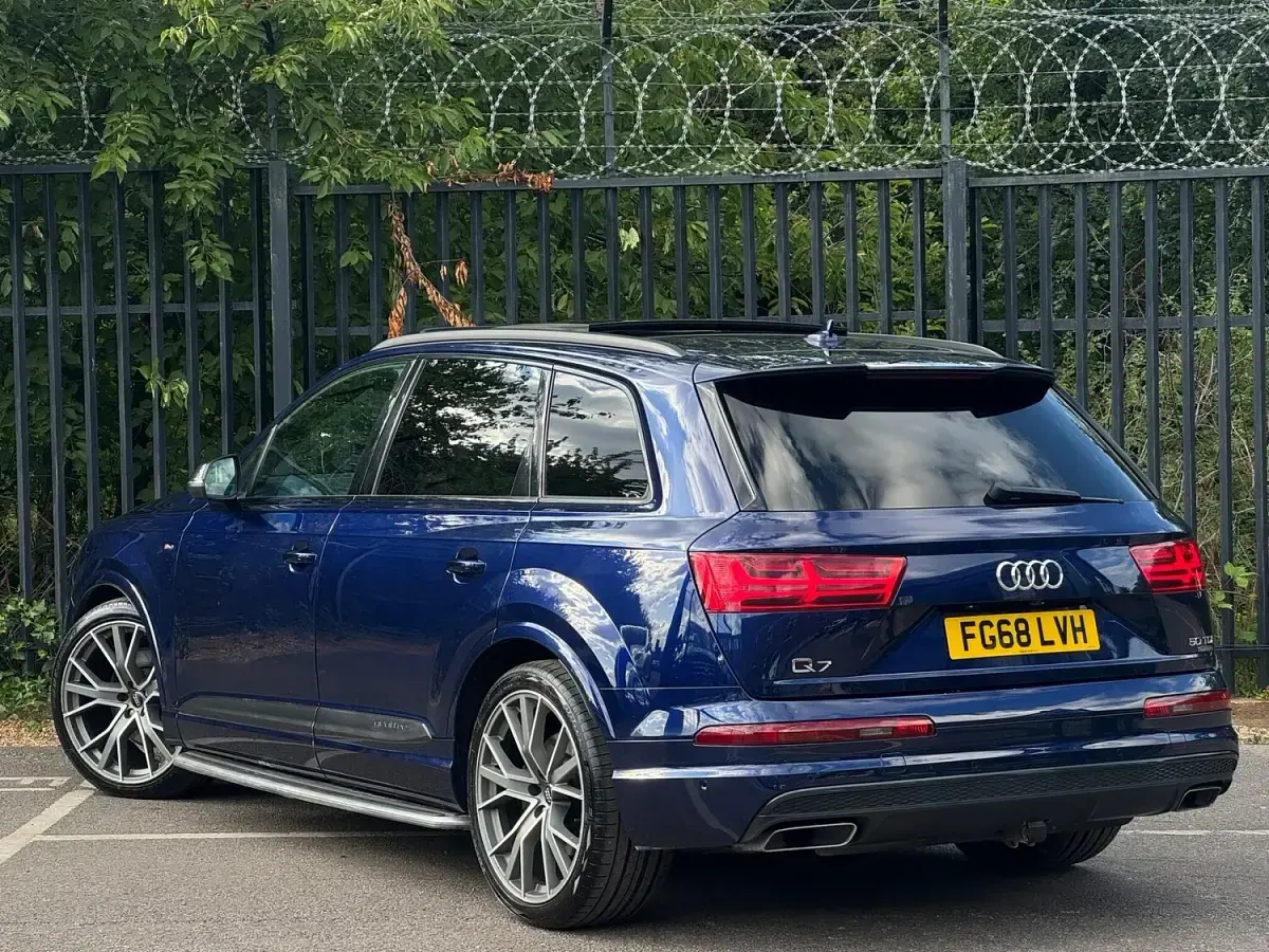 Used Audi Q7 Comfort 2018 Blue SUV
