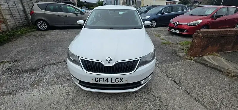 Used Skoda Rapid SE 90 HP (66 kW) 2014 White Hatchback