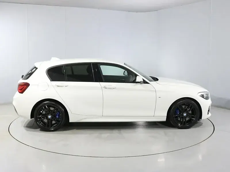 Used BMW 118 Efficient Dynamics 150 HP (110 kW) 2017 White Hatchback
