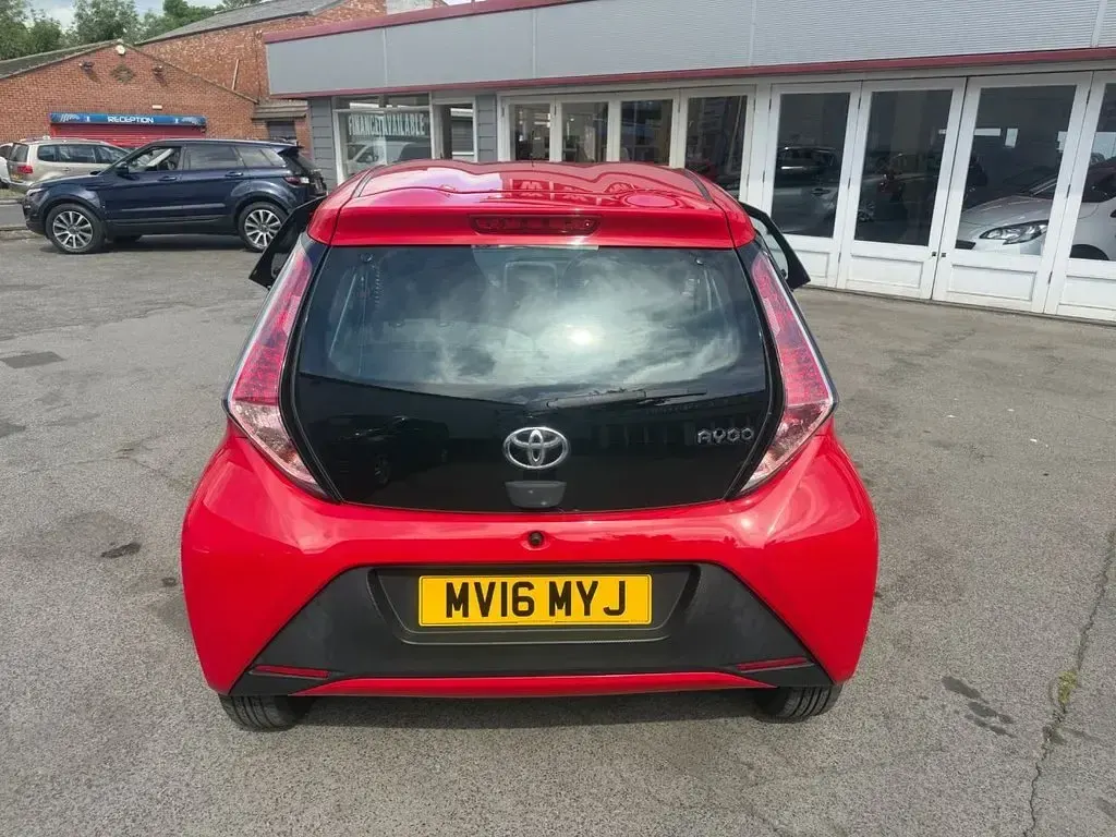 Used Toyota Aygo X-play 69 HP (50 kW) 2016 Red Hatchback