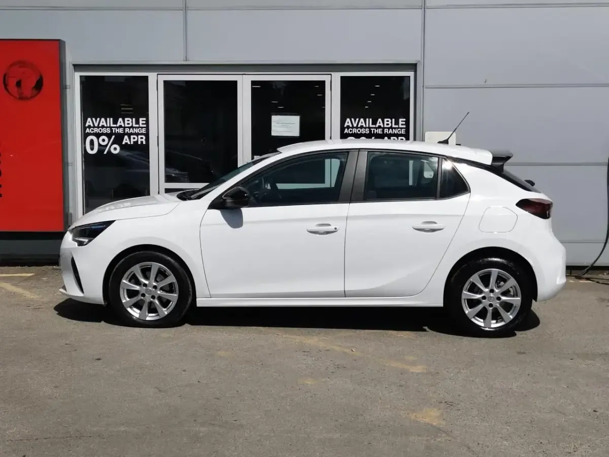 Used Vauxhall Corsa Design Edition 99 HP (72 kW) 2023 White Hatchback