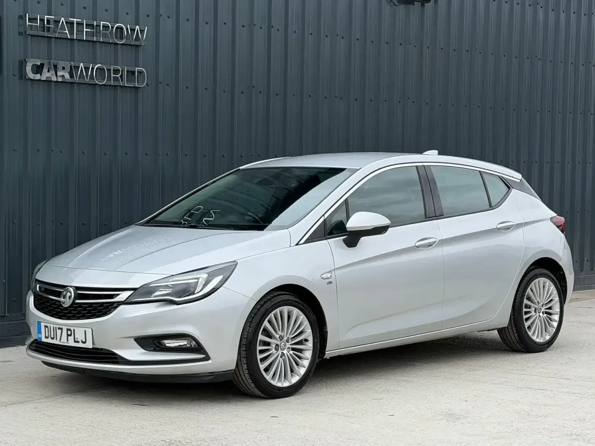 Used Vauxhall Astra Elite 136 HP (100 kW) 2017 Silver Hatchback