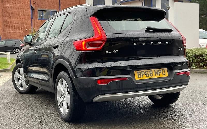 Used Volvo XC40 Momentum 156 HP (114 kW) 2019 SUV