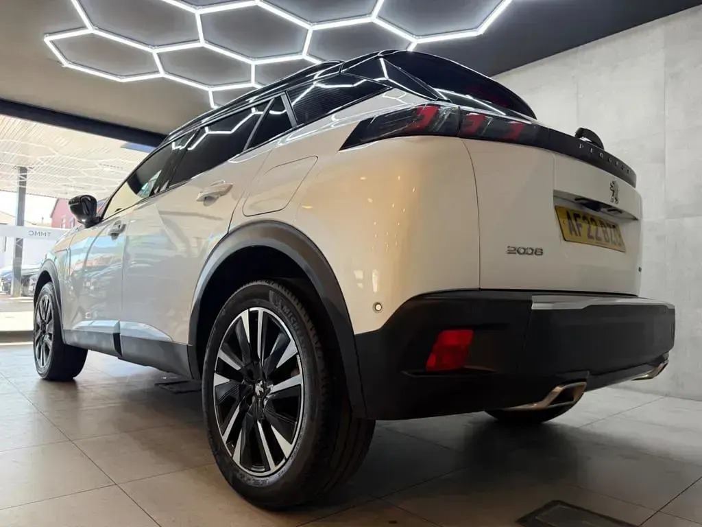 Used Peugeot 2008 Premium 152 HP (111 kW) 2022 White SUV