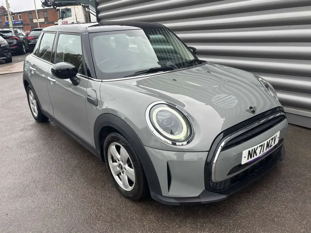 Usado Mini Cooper Classic 2021 Gris Utilitario