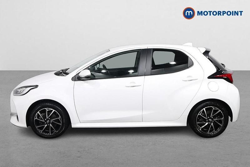 Used Toyota Yaris Hybrid Design 2023 White Hatchback